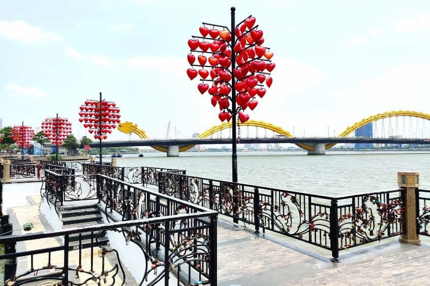 Khách sạn gần Cầu khóa tình yêu Đà Nẵng
